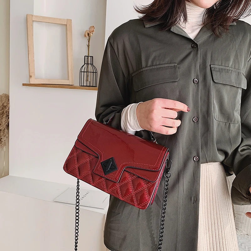 Famous brand women's bag luxury handbag black wine red coffee chain lock solid color women's one shoulder slant straddle bag 
Famous brand women's bag luxury handbag black wine red coffee chain lock solid color women's one shoulder slant straddle bag