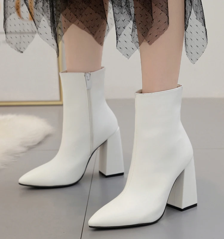 Warm boots winter short paragraph short boots pointed solid color high heel boots side zipper wild ladies code women boots
Warm boots winter short paragraph short boots pointed solid color high heel boots side zipper wild ladies code women boots