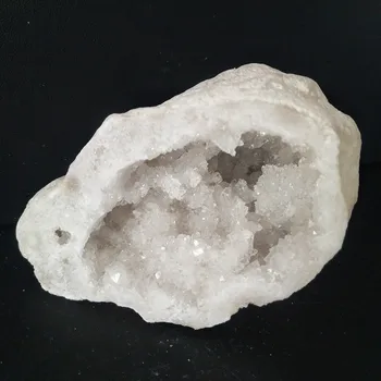 150-200g natural White agate geode crystal cluster Cornucopia feng shui Decorative stone gemstones
150-200g natural White agate geode crystal cluster Cornucopia feng shui Decorative stone gemstones