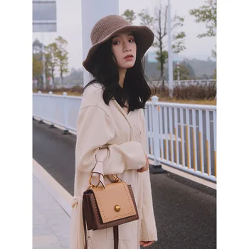 2020 Early Spring New Hand-Held Small Bag Fashion Square Shoulder Messenger Bag
2020 Early Spring New Hand-Held Small Bag Fashion Square Shoulder Messenger Bag