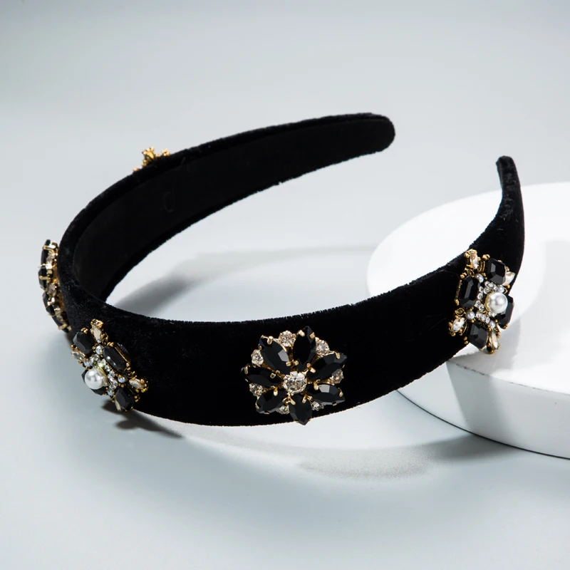 2020 New Design Hair Bands for Woman High Class Baroque Style Hand Made Rhinestone and Pearl Velvet Wide Side Flower Hair Bands
2020 New Design Hair Bands for Woman High Class Baroque Style Hand Made Rhinestone and Pearl Velvet Wide Side Flower Hair Bands