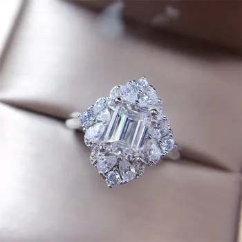 Moissanite Ring 1CT VVS 5*7MM Emerald Cut Lab Diamond Luxuriant Fine Jewelry for Women Anniversary Gift Real 925 Sterling Silver
Moissanite Ring 1CT VVS 5*7MM Emerald Cut Lab Diamond Luxuriant Fine Jewelry for Women Anniversary Gift Real 925 Sterling Silver