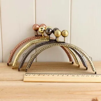 k075 big Bead head clasp hasp 15CM arc shaped semicircle purse frame DIY Kiss lock bag coin purse accessories 3pcs/lot
k075 big Bead head clasp hasp 15CM arc shaped semicircle purse frame DIY Kiss lock bag coin purse accessories 3pcs/lot