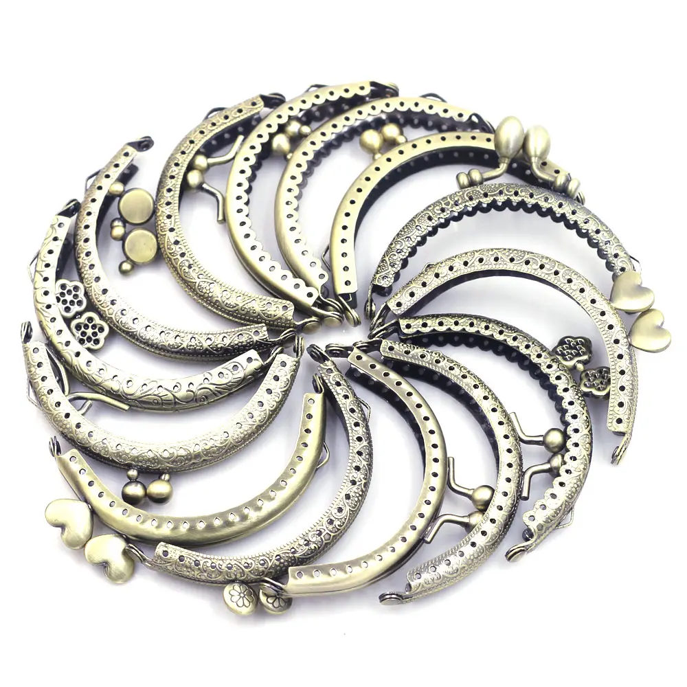 1Pc Kiss Clasps Clutch Buckle Clips Crafts Frames Bronze Tone Arch Purse Handbag Handle Hardware Parts DIY Accessories 18.5cm 
1Pc Kiss Clasps Clutch Buckle Clips Crafts Frames Bronze Tone Arch Purse Handbag Handle Hardware Parts DIY Accessories 18.5cm