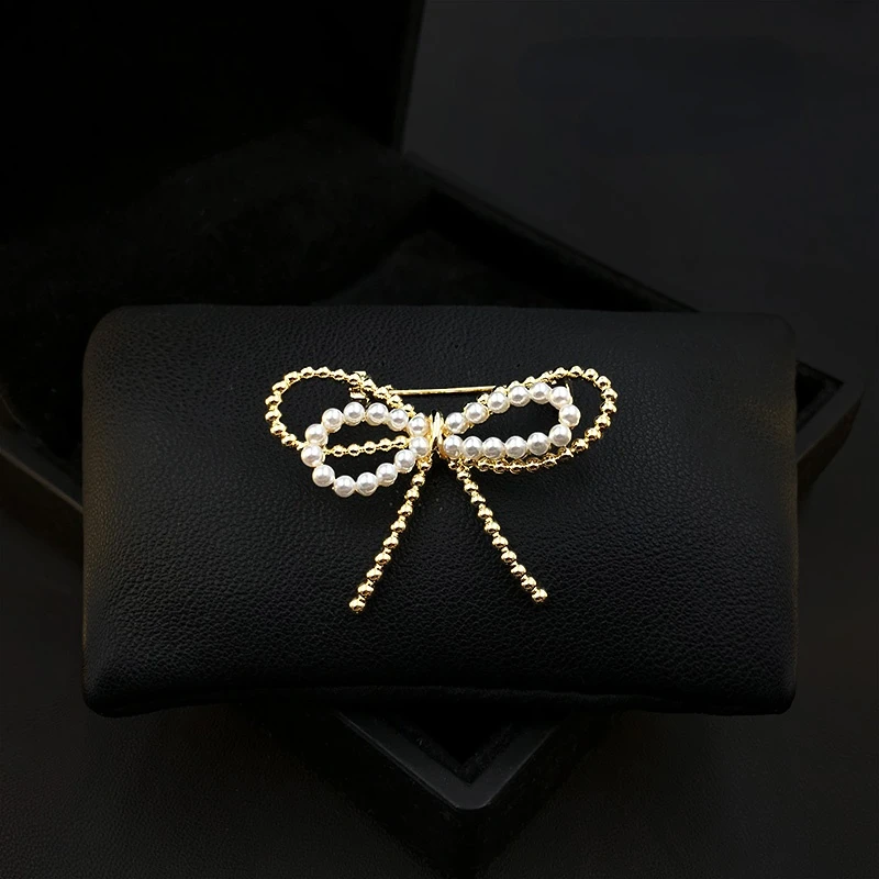 Women's Bow Brooch Unique Suit Pin Fixed Clothes Decoration Cardigan Waist-Tight Ornament Pearl Jewelry Scarf Pins Bonknot Gifts
Women's Bow Brooch Unique Suit Pin Fixed Clothes Decoration Cardigan Waist-Tight Ornament Pearl Jewelry Scarf Pins Bonknot Gifts