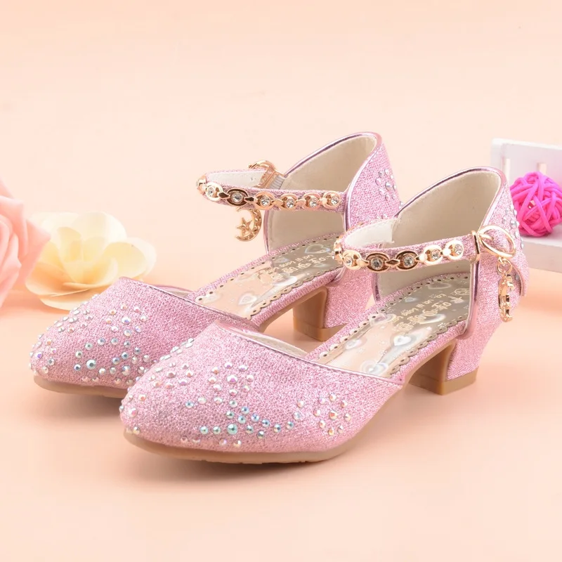 Girls' Leather Shoes High Heels 2019 Summer Man-made Diamond Bow Medium And Small Children Princess Closed-toe Shoes Silver New 
Girls' Leather Shoes High Heels 2019 Summer Man-made Diamond Bow Medium And Small Children Princess Closed-toe Shoes Silver New