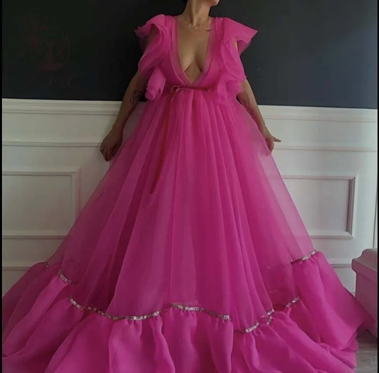 Сексуальные платья-трапеции с V-образным вырезом, рукавами-оборками
Сексуальные платья-трапеции с V-образным вырезом, рукавами-оборками