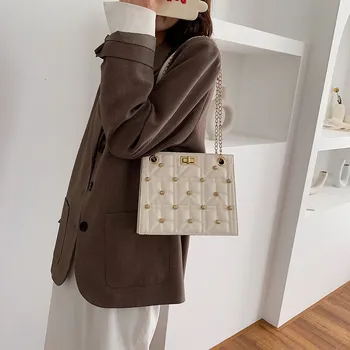 Leather Shoulder Messenger Bag Creative Casual Leisure Chic Portable Women Fashion Rivet Large Square Crossbody Bags 
Leather Shoulder Messenger Bag Creative Casual Leisure Chic Portable Women Fashion Rivet Large Square Crossbody Bags