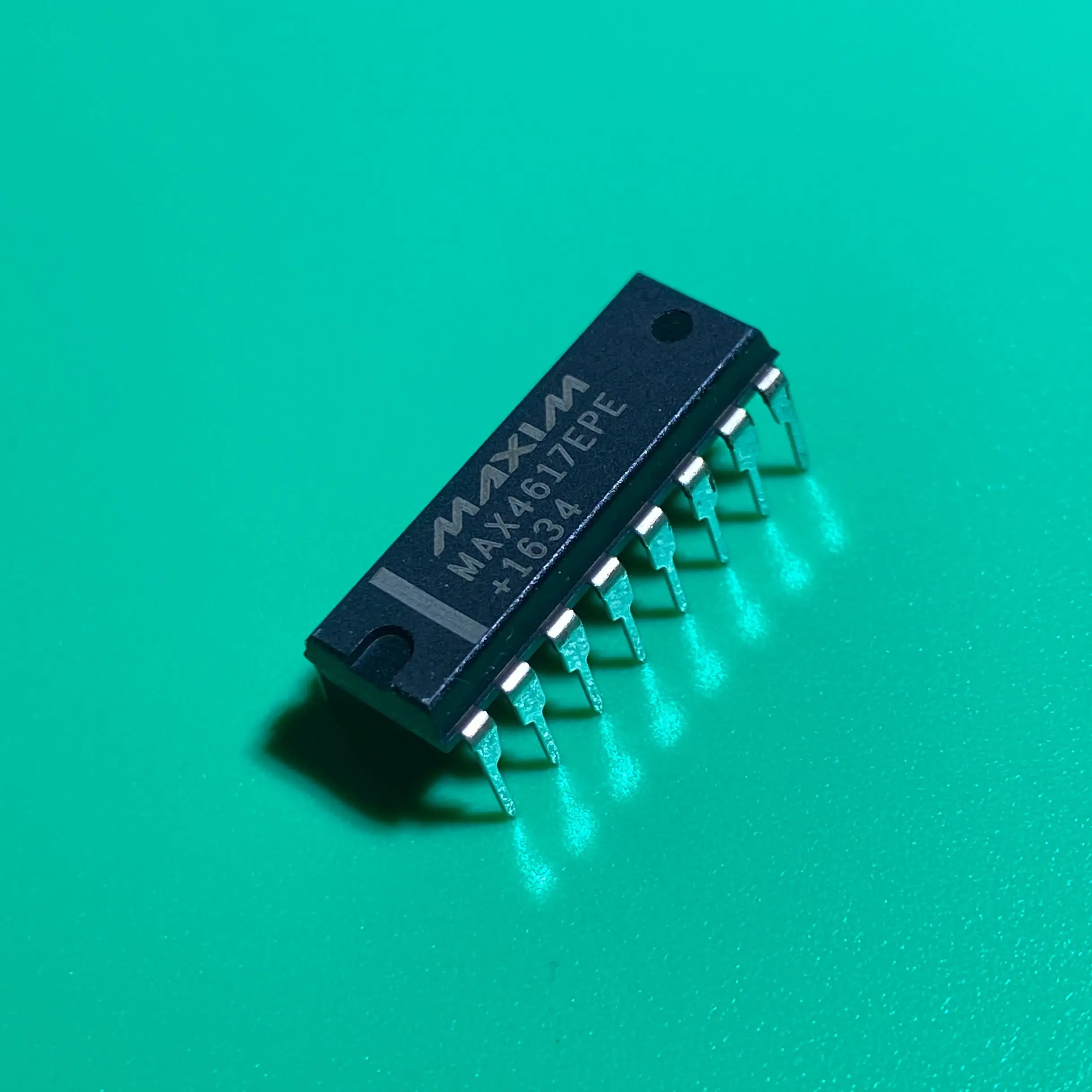 

5 шт./партия MAX4617EPE DIP-16 MAX 4617 EPE IC MUX SW ANLG HS CMOS 16-DIP MAX4617EPE +