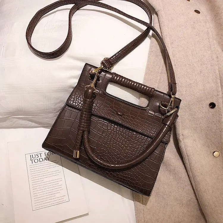 Stone pattern small square bag 2019 new large capacity wild shoulder bag Messenger bag crocodile pattern handbag commuter bag
Stone pattern small square bag 2019 new large capacity wild shoulder bag Messenger bag crocodile pattern handbag commuter bag