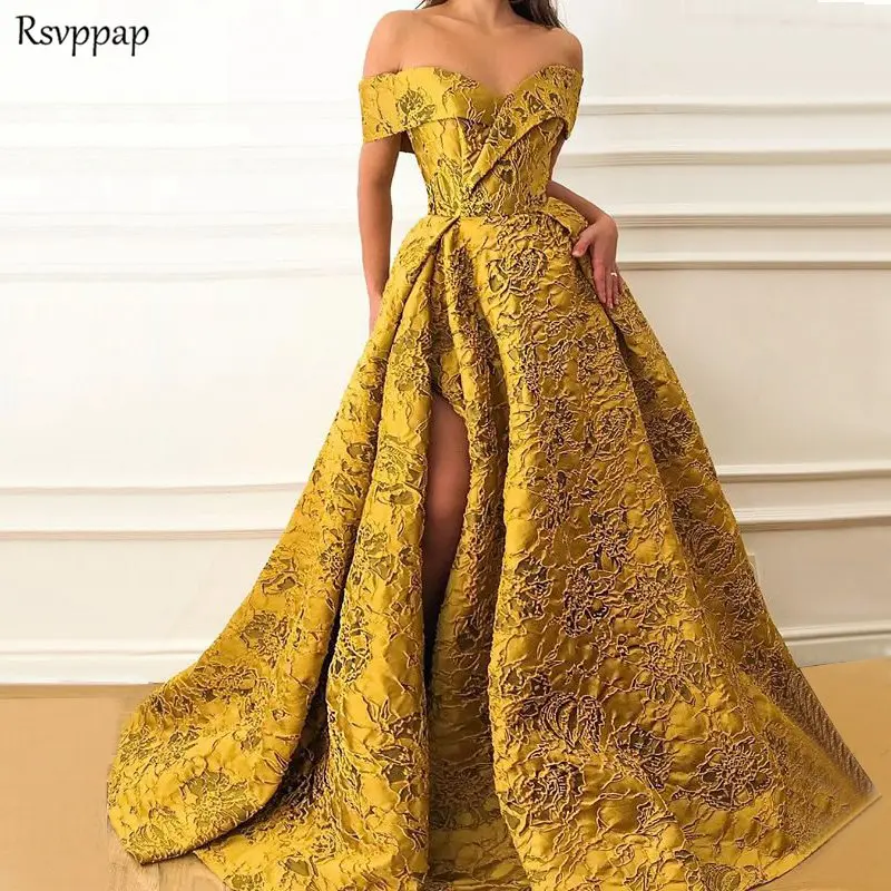Женское длинное вечернее платье элегантное золотистое с V-образным вырезом и
