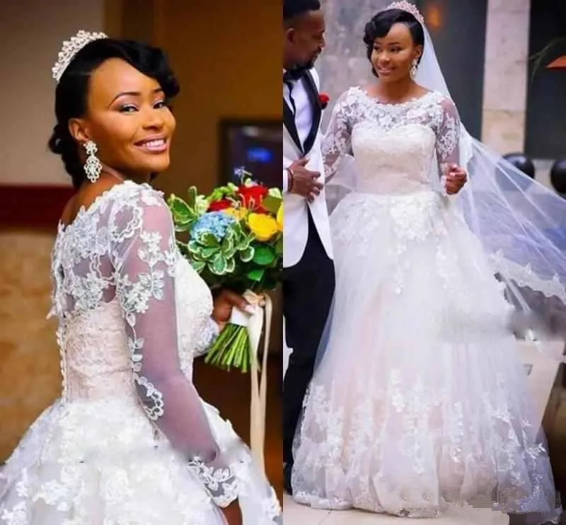 Fitted African Women White Wedding Dress A Line Long Sleeve Lace Boho Wedding Gown 2019 Button Summer Beach Bride robe mariee
Fitted African Women White Wedding Dress A Line Long Sleeve Lace Boho Wedding Gown 2019 Button Summer Beach Bride robe mariee