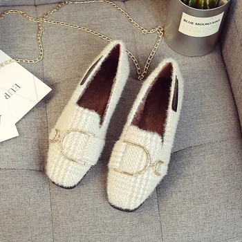 Designer Women Solid Metal Decoration Faux Fur Shoes Brand Winter Plus Velvet Female Soft Flats Girls Casual Warm Cotton Shoes
Designer Women Solid Metal Decoration Faux Fur Shoes Brand Winter Plus Velvet Female Soft Flats Girls Casual Warm Cotton Shoes
