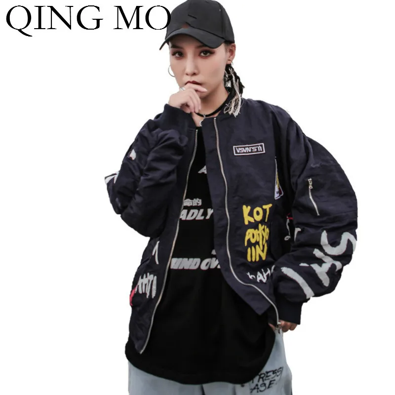 Фото Женская куртка с буквенным принтом QING MO черная хлопковая Свободная в уличном