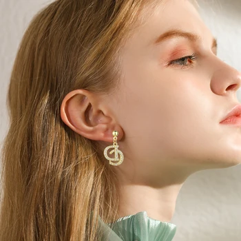 Luxury simple DC letters drop earrings CZ zircon crystal women temperament elegant wedding party earrings gift jewelry
Luxury simple DC letters drop earrings CZ zircon crystal women temperament elegant wedding party earrings gift jewelry