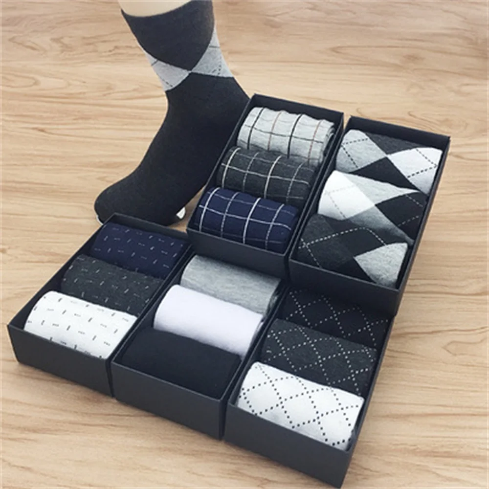 3 Pairs Spring And Autumn Men's Business Casual Cotton Socks Solid Color Breathable Middle Tube Socks 3 Pairs Gift Box Socks
3 Pairs Spring And Autumn Men's Business Casual Cotton Socks Solid Color Breathable Middle Tube Socks 3 Pairs Gift Box Socks