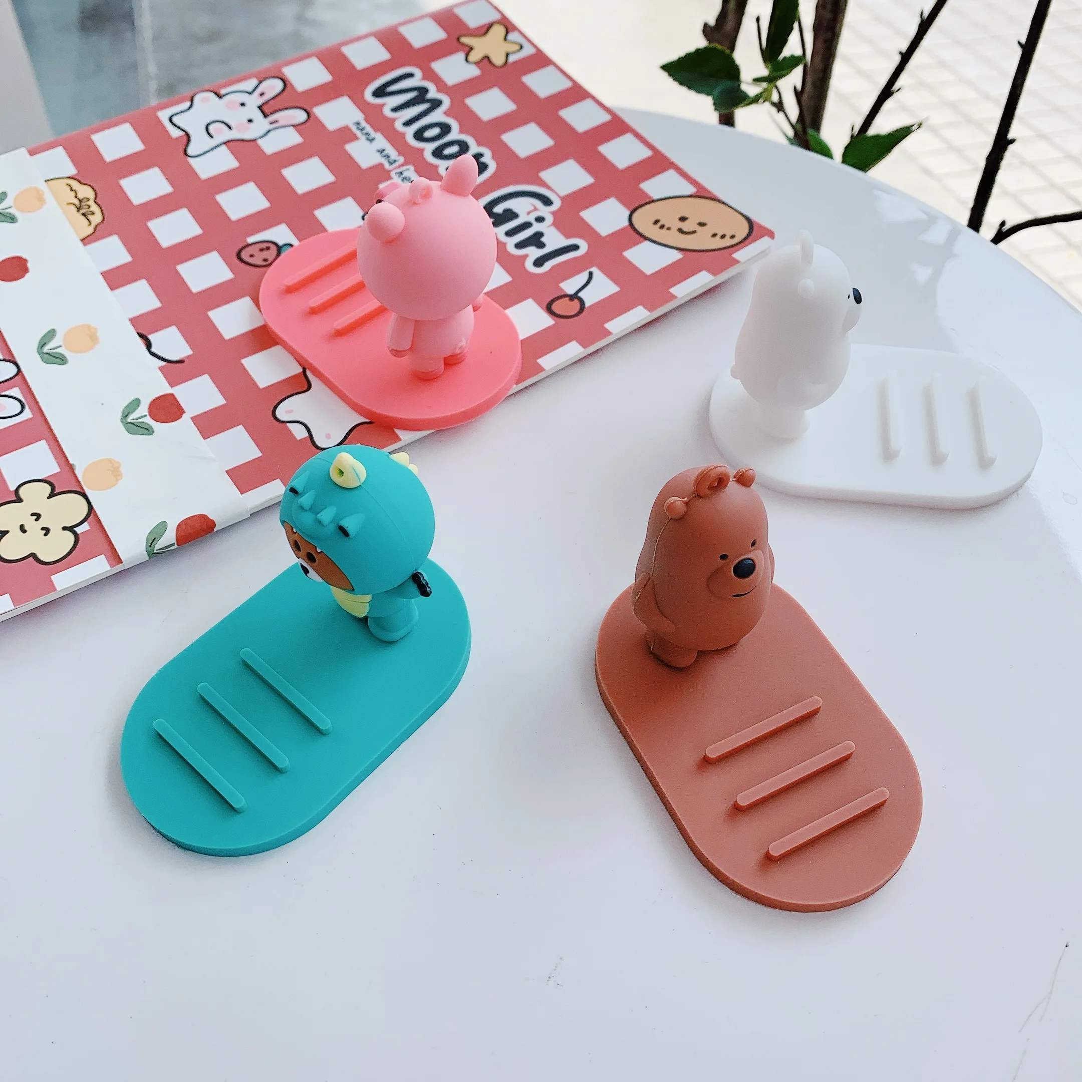 Cartoon Silicone Mobile Phone Holder Loving bear Car Desktop Bracket Multi-function Adjustable Stand Mount Non-slip Cute Stand
Cartoon Silicone Mobile Phone Holder Loving bear Car Desktop Bracket Multi-function Adjustable Stand Mount Non-slip Cute Stand
