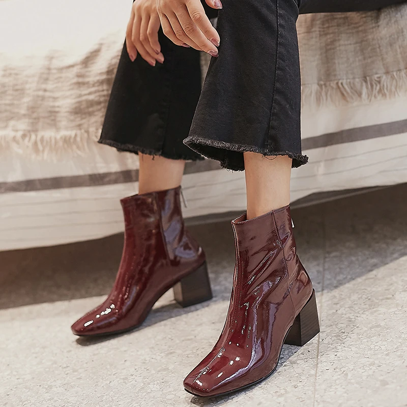 Women shoes Red Black genuine leather Ankle Boots 2019 Fashion luxury autumn and winter light Bright boots Square-headed thick
Women shoes Red Black genuine leather Ankle Boots 2019 Fashion luxury autumn and winter light Bright boots Square-headed thick