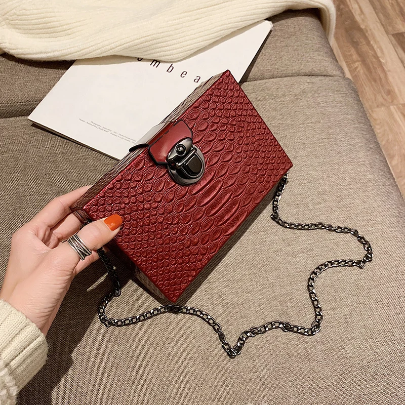 Vintage Alligator Box Women Shoulder Bags Designer Chains Crossbody Bag Luxury Crocodile Pu Leather Small Flap Demale Purse 2019
Vintage Alligator Box Women Shoulder Bags Designer Chains Crossbody Bag Luxury Crocodile Pu Leather Small Flap Demale Purse 2019