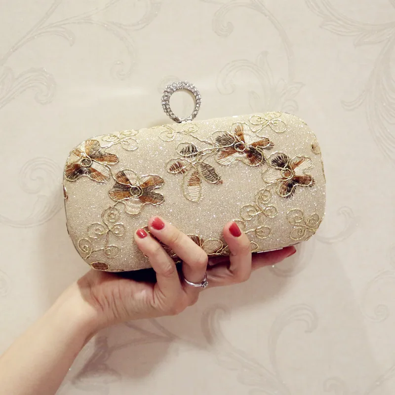 Bag Women's 2018 New Style Rings Hook Strapless Clutch Embroidery Small Square Dinner Banquet Mobile Phone Bag 
Bag Women's 2018 New Style Rings Hook Strapless Clutch Embroidery Small Square Dinner Banquet Mobile Phone Bag