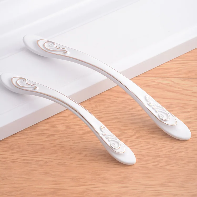 Creative Paperback Large Light Hook Modern Minimalist Cabinet Large Drawer Handle Simple European Large Cabinet Door Handle
Creative Paperback Large Light Hook Modern Minimalist Cabinet Large Drawer Handle Simple European Large Cabinet Door Handle