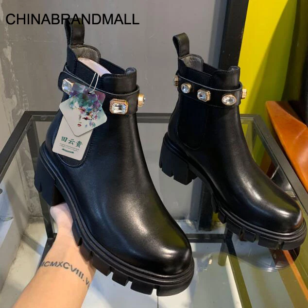 2020 Black White Leather Crystal String Bead Elastic band Women Ankle Boots Martin Boots Height Increasing Shoes Woman
2020 Black White Leather Crystal String Bead Elastic band Women Ankle Boots Martin Boots Height Increasing Shoes Woman