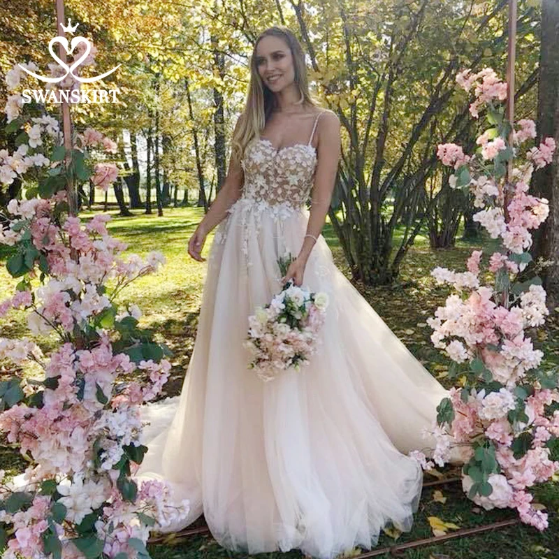 SWANSKIRT Boho Appliques Wedding Dress Sweetheart Flowers Backless A-Line Illusion Princess Vestido de novia SA07 Bridal Gown 
SWANSKIRT Boho Appliques Wedding Dress Sweetheart Flowers Backless A-Line Illusion Princess Vestido de novia SA07 Bridal Gown
