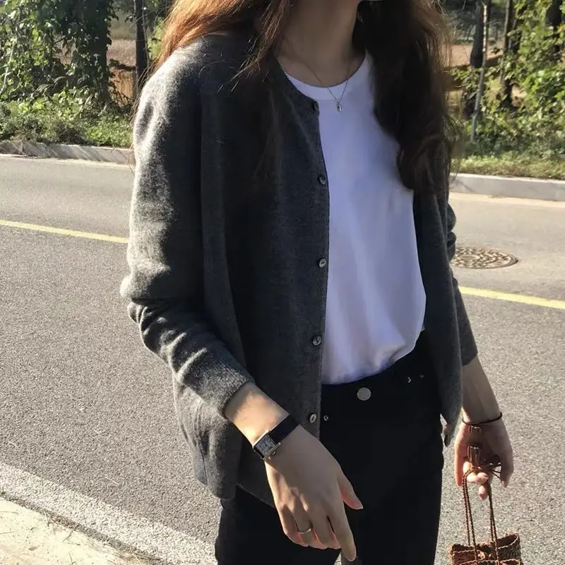 Knitted Cardigan 2021 New Spring Sweater Women's Jacket Loose All-match Jacket Outer Wear Short Knitted Cardigan
Knitted Cardigan 2021 New Spring Sweater Women's Jacket Loose All-match Jacket Outer Wear Short Knitted Cardigan