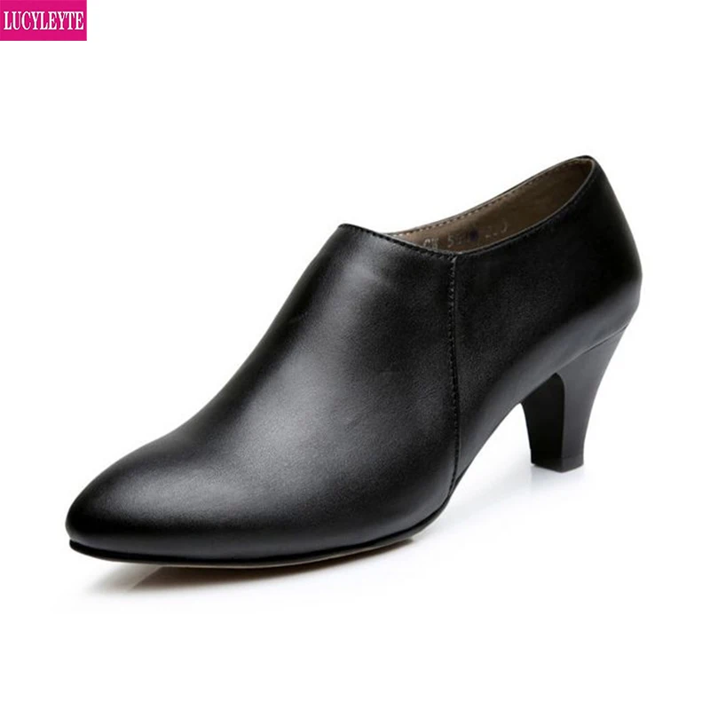 Focus on work shoes 30 years cow leather women's point thick high heel professional commuting administrative unit Work shoes
Focus on work shoes 30 years cow leather women's point thick high heel professional commuting administrative unit Work shoes
