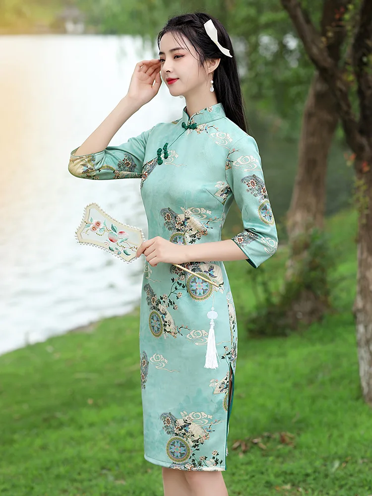 

2022 Autumn Catwalk Young Stand-up Collar Half Sleeve Cheongsam Temperament Improvement Slim China Evening Dress Qipao for Women