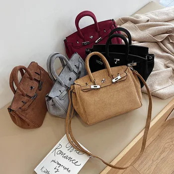 2020 New Tide Winter Handbag Street Shooting Fashion Trend Wild High sense Woman Shoulder Messenger Bag
2020 New Tide Winter Handbag Street Shooting Fashion Trend Wild High sense Woman Shoulder Messenger Bag