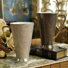 Simple Creative Bone China Mug Large Capacity Couple Cup Home Black Tea Coffee Ceramic Mug with Lid Spoon
Simple Creative Bone China Mug Large Capacity Couple Cup Home Black Tea Coffee Ceramic Mug with Lid Spoon