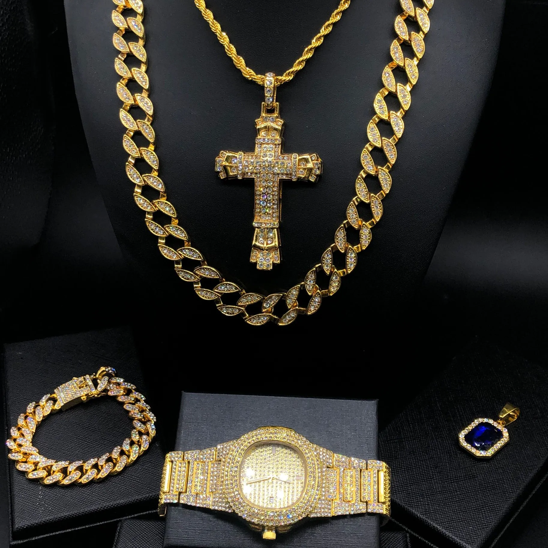 Luxury Men Gold Watch Ice Out Men Necklace + Watch + Bracelet + pandent Cimbo Set Ice Cuban Jewelry Set
Luxury Men Gold Watch Ice Out Men Necklace + Watch + Bracelet + pandent Cimbo Set Ice Cuban Jewelry Set