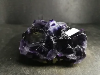 112.3gNatural dark purple fluorite, crystal mineral crystal specimen
112.3gNatural dark purple fluorite, crystal mineral crystal specimen