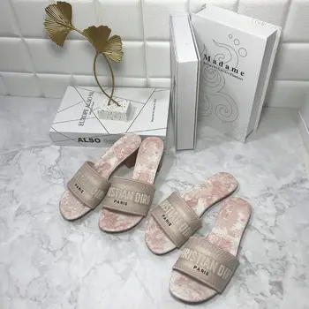 /Home Gray Women's Coarse Pattern Slippers with Letters All-match outside Embroidery Flat D Summer Presbyopic 2020 with New Pink
/Home Gray Women's Coarse Pattern Slippers with Letters All-match outside Embroidery Flat D Summer Presbyopic 2020 with New Pink