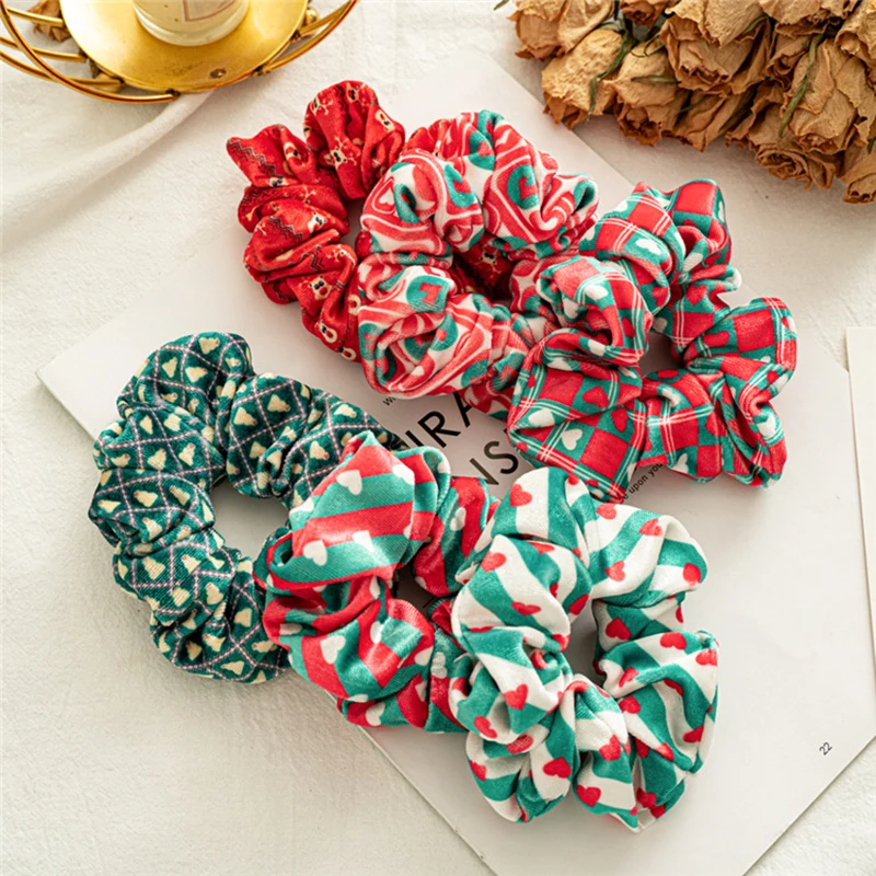 European And American New Hair Tie Gold Velvet Fabric Christmas Printed Versatile Scrunchies 1PC Soft Warm Christmas Ornaments
European And American New Hair Tie Gold Velvet Fabric Christmas Printed Versatile Scrunchies 1PC Soft Warm Christmas Ornaments