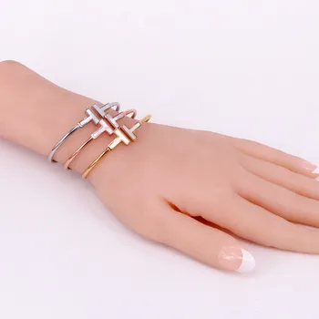 Luxury Brand Bangles Gold Color Stainless Steel Jewelry Inlay CZ Crystal Letter Noble Women Cuff Bangles Bracelets K112-1
Luxury Brand Bangles Gold Color Stainless Steel Jewelry Inlay CZ Crystal Letter Noble Women Cuff Bangles Bracelets K112-1