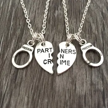 

2pcs/set Partners in Crime Handcuffs Pendant,BFF Friendship Necklace,Best Bitches Elastic Can be Opened Handcuff Necklace