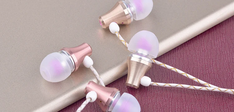 3.5mm In-Ear Earphone Metal Stereo Sound Headset Gamer Earbuds Control Button With Microphone For PC Smartphone Tablet Computer 3.5mm In-Ear Earphone Metal Stereo Sound Headset Gamer Earbuds Control Button With Microphone For PC Smartphone Tablet Computer