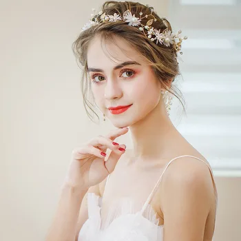 Bride wedding headdress 2019 new hairband Princess flower wreath hair accessories Korean Super Xiansen Han clothing accessories 
Bride wedding headdress 2019 new hairband Princess flower wreath hair accessories Korean Super Xiansen Han clothing accessories