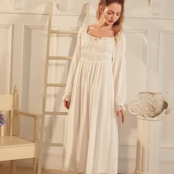Autumn Palace Retro Nightdress Long-sleeve Lace Ruffle Square Neck Nightgown Loose Stitching Pleated Home Princess Nightdress
Autumn Palace Retro Nightdress Long-sleeve Lace Ruffle Square Neck Nightgown Loose Stitching Pleated Home Princess Nightdress