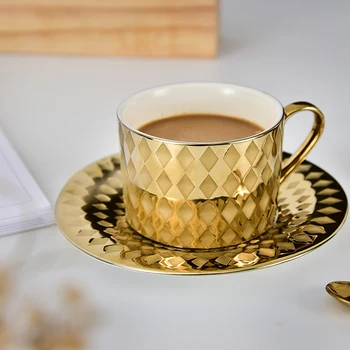 Luxury Gold Coffee Mug Bone China Creative Royal Tea Cup Saucer Set European Turkish Mug Tazas De Te Wedding Cup AC50BD
Luxury Gold Coffee Mug Bone China Creative Royal Tea Cup Saucer Set European Turkish Mug Tazas De Te Wedding Cup AC50BD