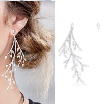 Luxury brand jewelry exaggerated design feeling set crystal leaf modeling asymmetrical earrings for women
Luxury brand jewelry exaggerated design feeling set crystal leaf modeling asymmetrical earrings for women