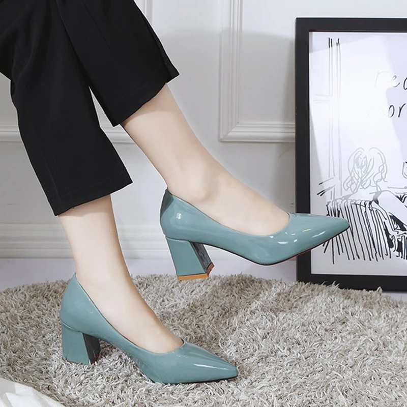 2019 new Korean version of the wild thick with pointed high-heeled shoes shallow mouth fashion comfortable patent leather shoes
2019 new Korean version of the wild thick with pointed high-heeled shoes shallow mouth fashion comfortable patent leather shoes