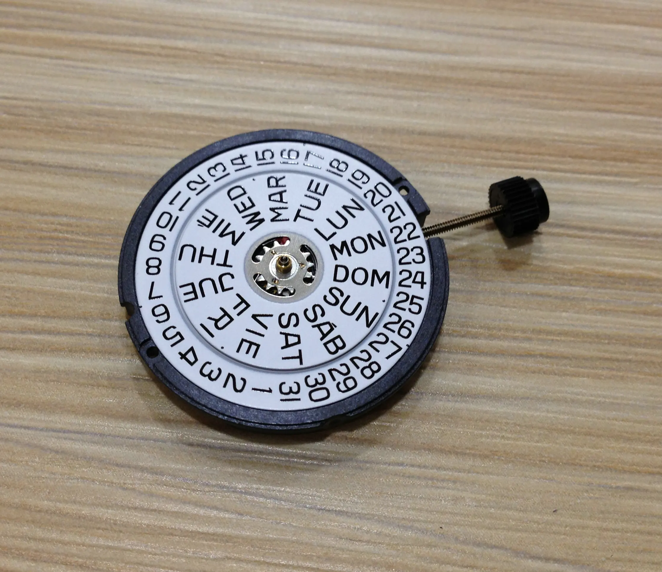 Watch accessories original Swiss ETA 805.122 movement three needle quartz movement does not contain batteries
Watch accessories original Swiss ETA 805.122 movement three needle quartz movement does not contain batteries