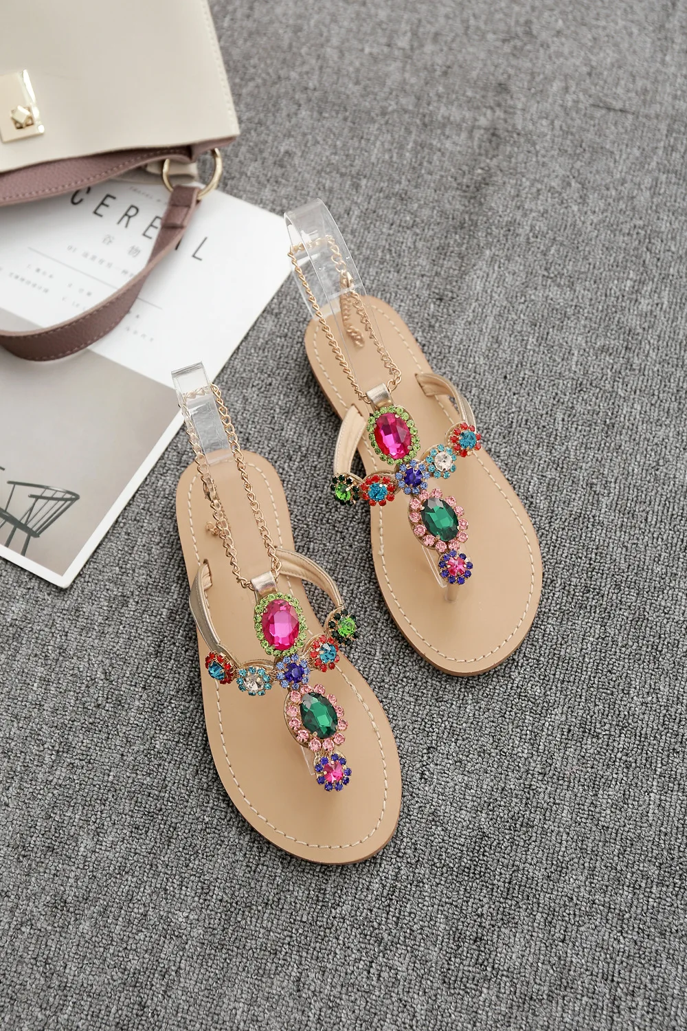2020 fashion new rhinestone flat sandals plus size clip toe women's shoes
2020 fashion new rhinestone flat sandals plus size clip toe women's shoes