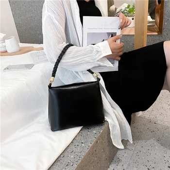 Popular Simple Female Daily Bag Portable Women Square Shoulder Bag Fashion PU Leather Lady Solid Color Handbags
Popular Simple Female Daily Bag Portable Women Square Shoulder Bag Fashion PU Leather Lady Solid Color Handbags