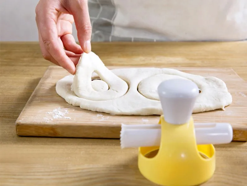 Creative Gadgets Donut Mold Kitchen Accessories Cutter Food Desserts Maker Supplies Kitchen Cooking Decorating Tools cocina Bak
Creative Gadgets Donut Mold Kitchen Accessories Cutter Food Desserts Maker Supplies Kitchen Cooking Decorating Tools cocina Bak