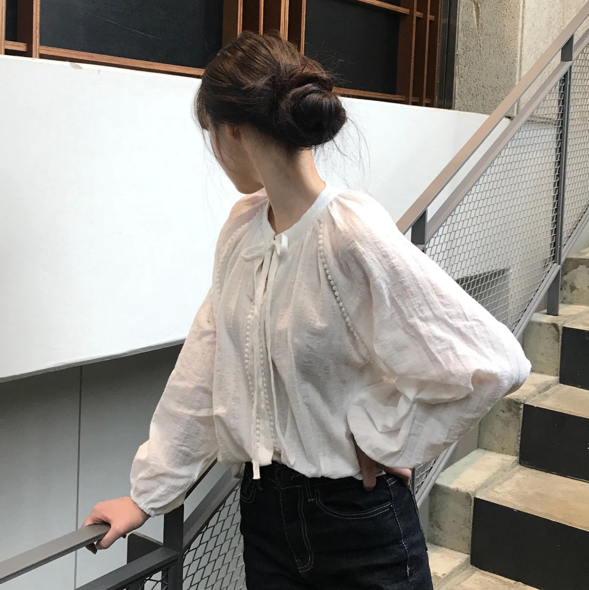 Vintage Korean Fashion Blouses 2019 Long Sleeve Single Breasted Drawstring Elegant Vestidos Mujer Casual Autumn Blusas Femme
Vintage Korean Fashion Blouses 2019 Long Sleeve Single Breasted Drawstring Elegant Vestidos Mujer Casual Autumn Blusas Femme