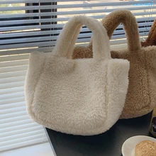 Designer Faux Fur Women's Handbag Fashion Winter Plush Female Flap Handbags Solid Color Simple Soft Lambswool Bucket Bag Tote
Designer Faux Fur Women's Handbag Fashion Winter Plush Female Flap Handbags Solid Color Simple Soft Lambswool Bucket Bag Tote